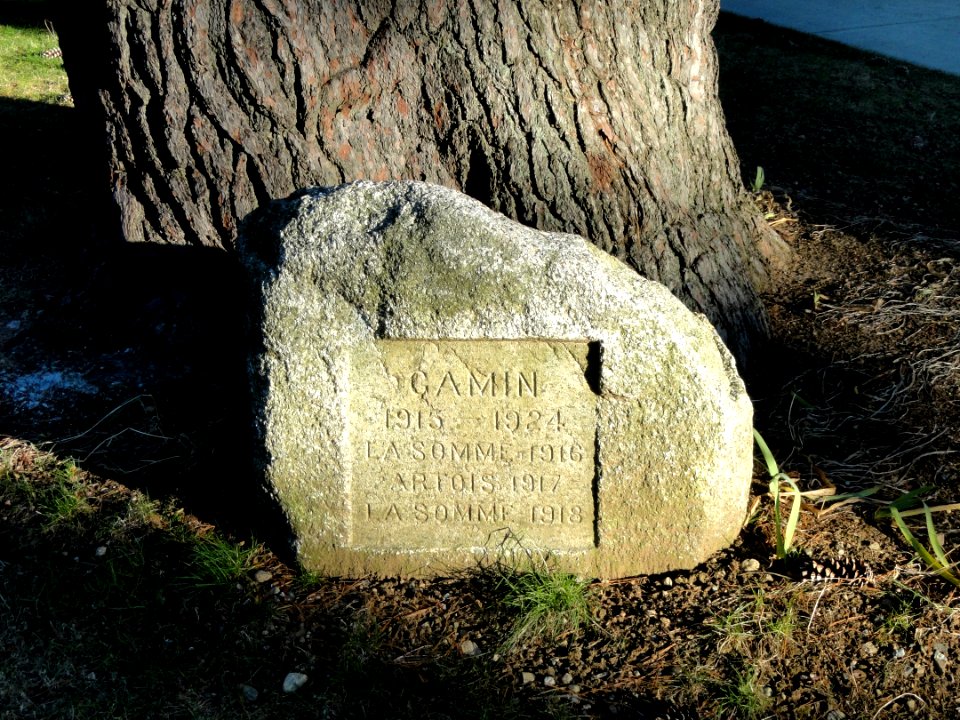 Gamin plaque - Gordon College - DSC02682