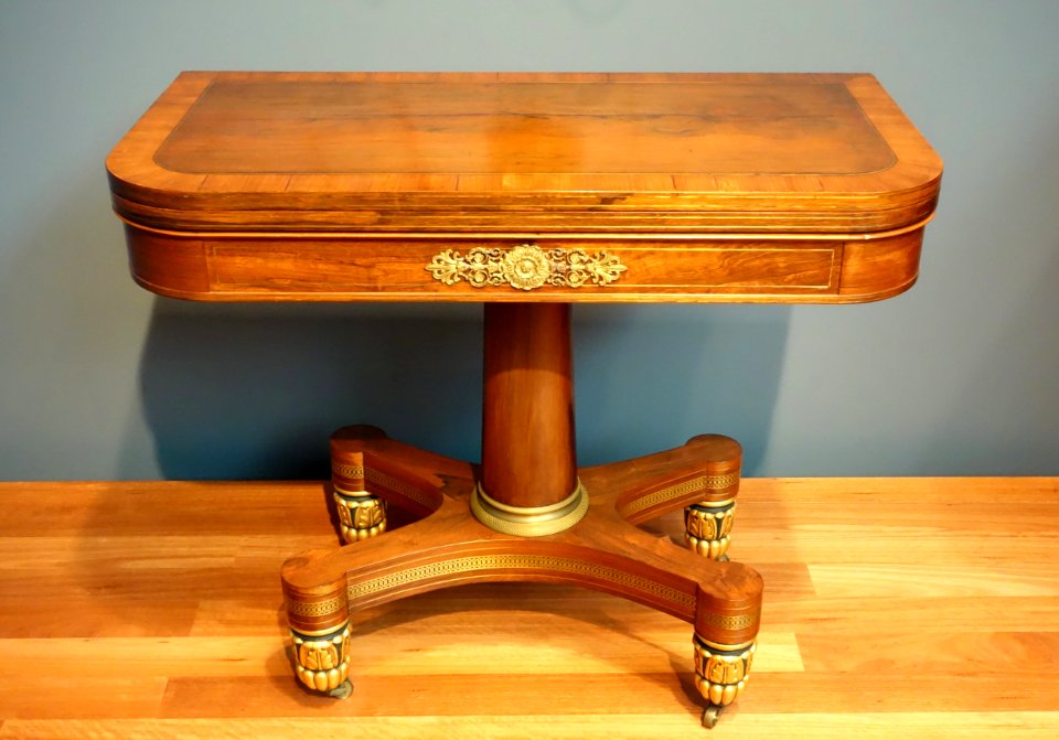 Game table, maker unknown, New York City, c. 1830, rosewood, mahogany, pine, brass, paint, gilding - De Young Museum - DSC01265