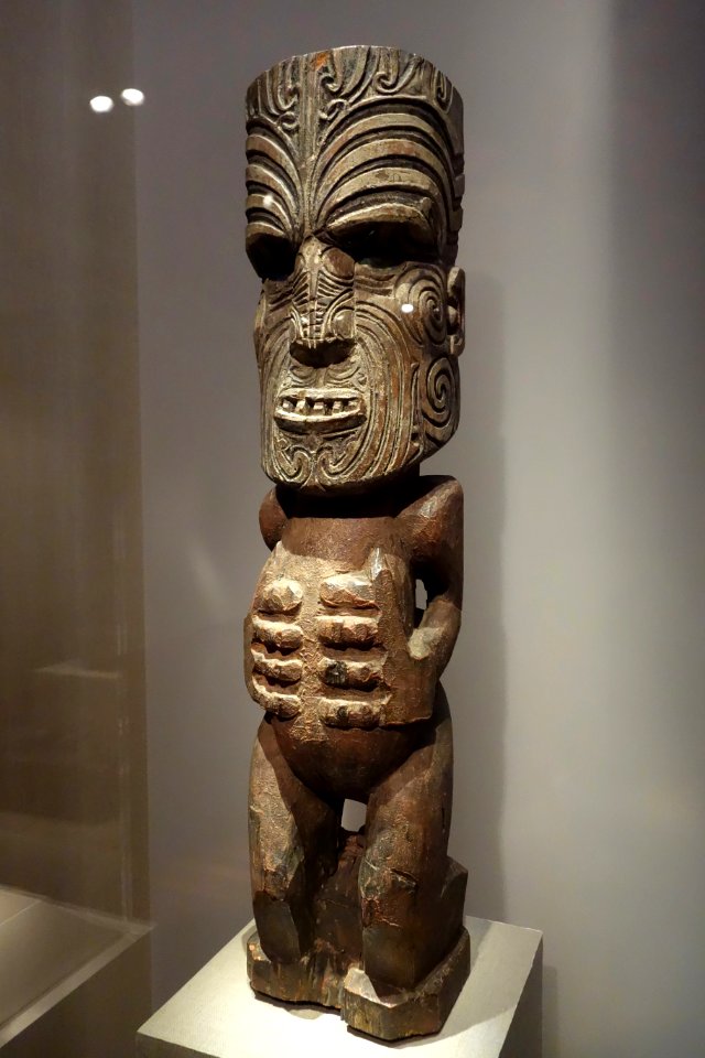 Gable figure, New Zealand, North Island, Maori people, Te Arawa people, Ngati Tarawhai style, 19th century, wood, paint, shell,metal - De Young Museum - DSC01177