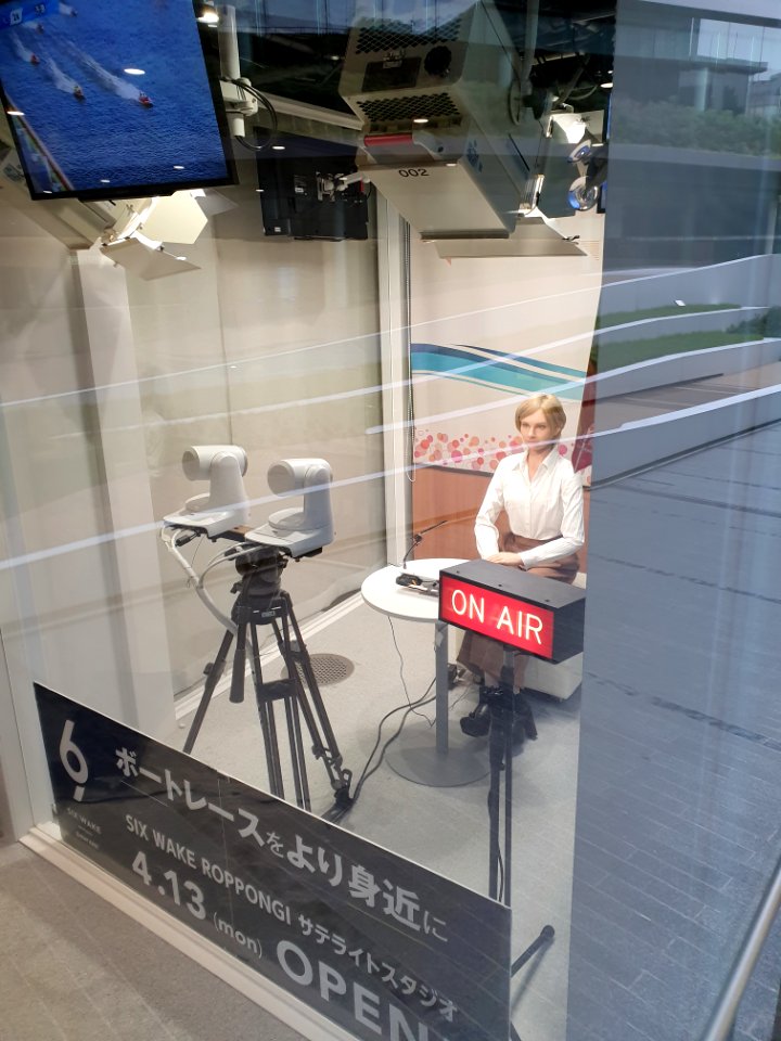 Gambling organization BOAT RACE's fake studio, with recording and broadcasting of analog actuated commentator doll