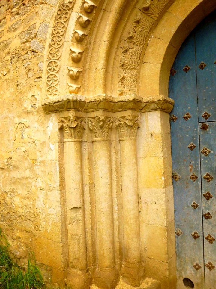 Gamarra Menor - Iglesia de la Natividad, portada románica 3