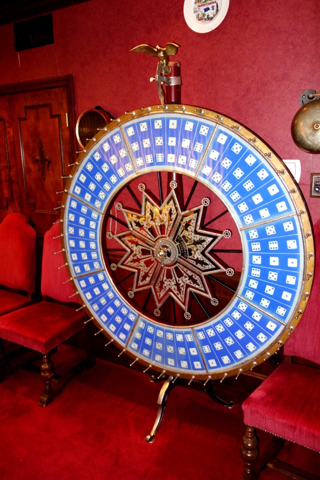 Gambling wheel by H. C. Evans and Co., Chicago - Bayernhof Museum - DSC06276