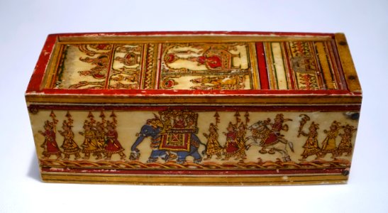 Game counter box, Rajasthan, India, 1800s AD, ivory - Dallas Museum of Art - DSC04966