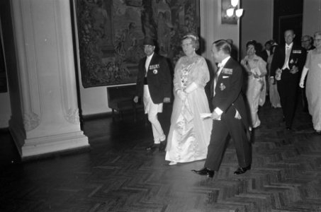 Gala-diner in Rijksmuseum, Koninklijke gasten bij aankomst, Bestanddeelnr 920-2672
