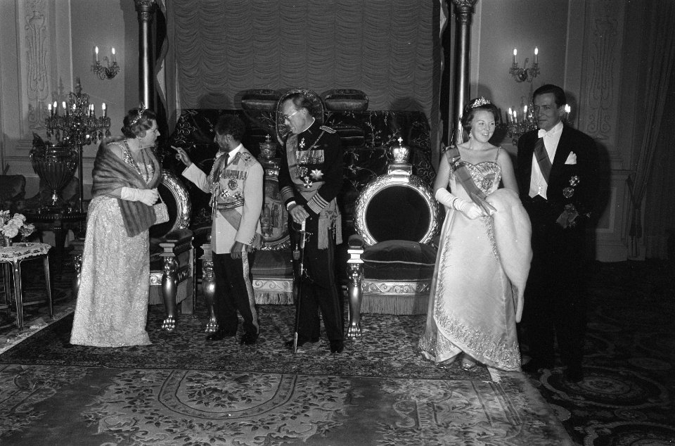 Galadiner in Imperial Palace nr. 12 voor het diner Beatrix en Claus, nr. 13 , Bestanddeelnr 922-0396