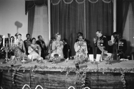 Galadiner in Imperial Palace Keizer Haile Selassie brengt toost uit, Bestanddeelnr 922-0402