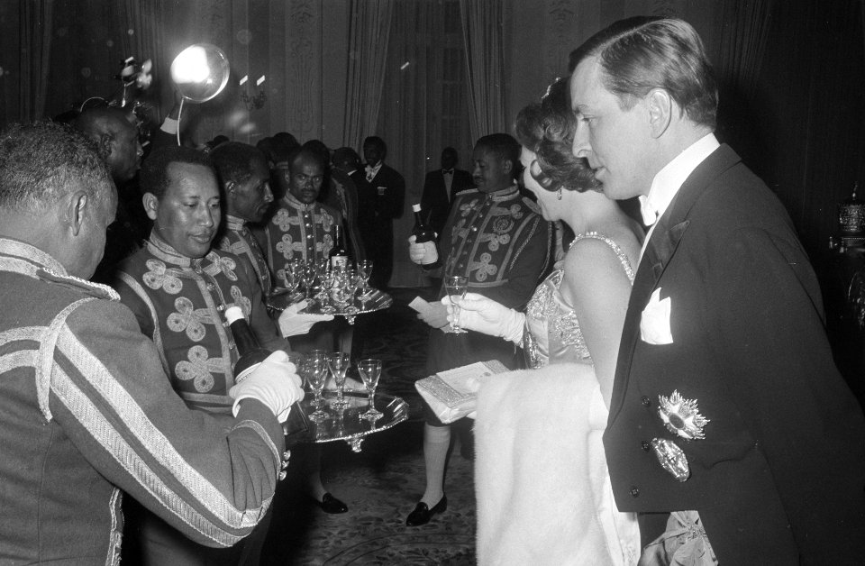Galadiner in Imperial Palace nr. 12 voor het diner Beatrix en Claus, nr. 13 , Bestanddeelnr 922-0397
