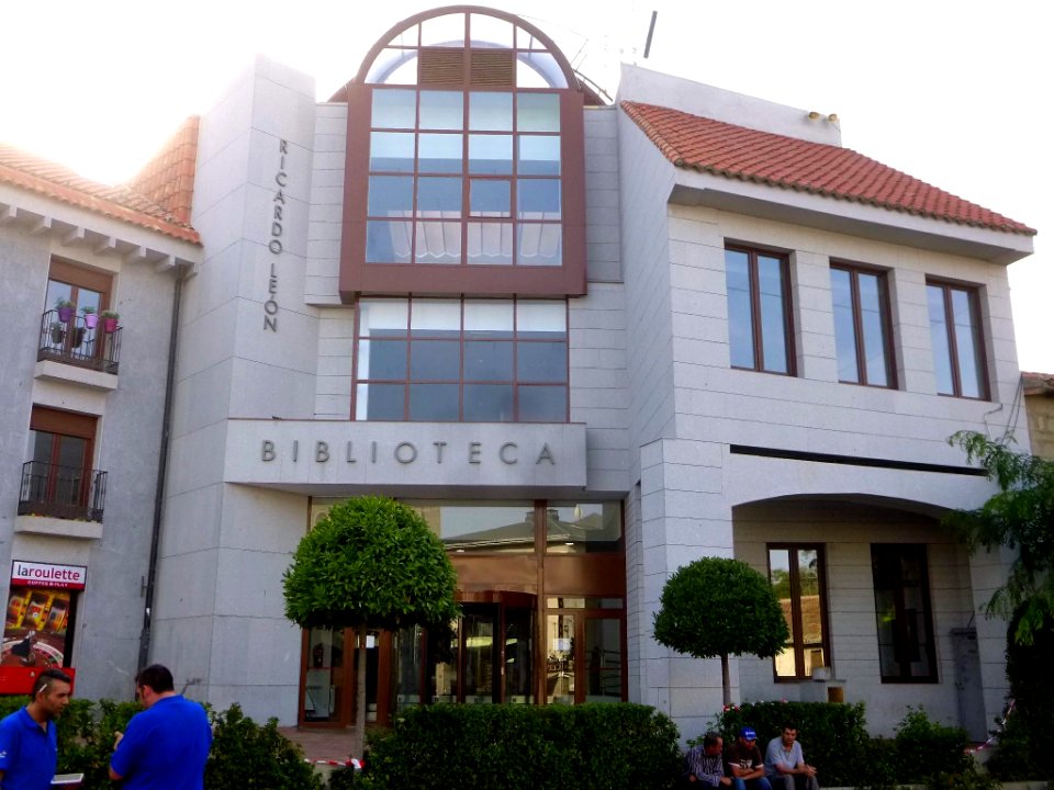 Galapagar - Plaza de la Constitución, Biblioteca Ricardo León