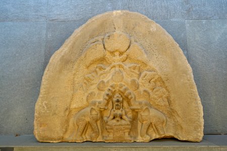 Gaja Lakshmi typanum, Dong Duang, late 9th to early 10th century, Quang Nam - Museum of Cham Sculpture - Danang, Vietnam - DSC01807