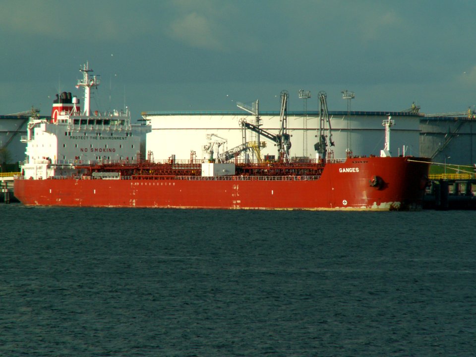 Ganges IMO 9305532 at the Calland canal, Port of Rotterdam, Holland 29-Apr-2006