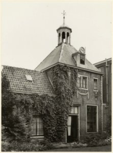 Gasthuisvest. Gevel van de oude kapel van het voormalig St. Elisabeths Gasthuis. NL-HlmNHA 54004675