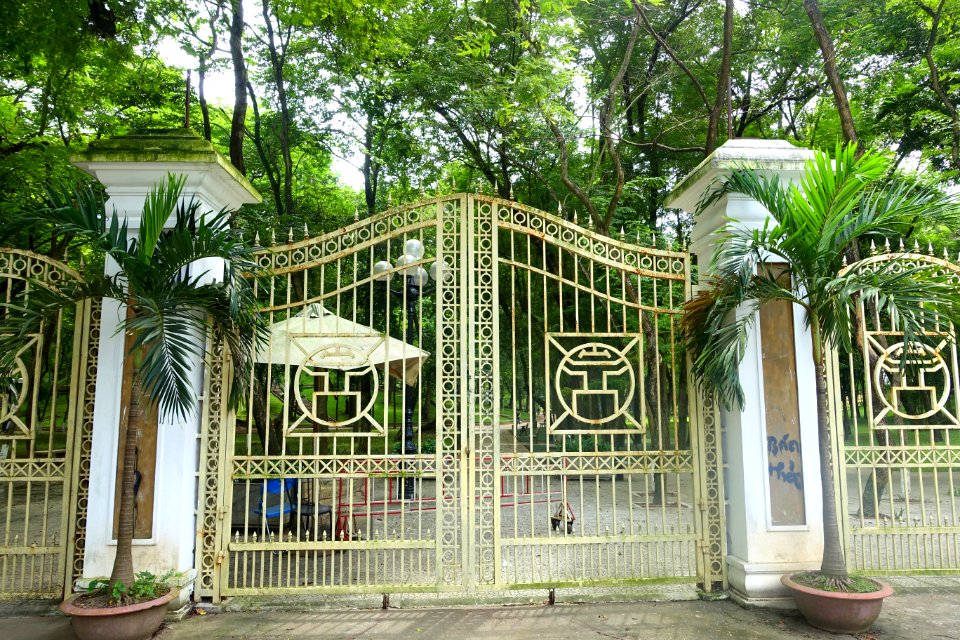 Gate - Hanoi Botanical Garden - Hanoi, Vietnam - DSC03532