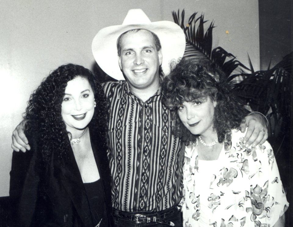 Garth Brooks with Jennie Frankel and Terrie Frankel Backstage during rehearsals at the Country Music Awards 1991