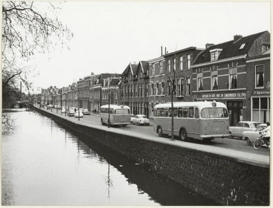 Gasthuissingel tussen Grote en Kleine Houtbrug, ziende naar het oosten. NL-HlmNHA 54004400