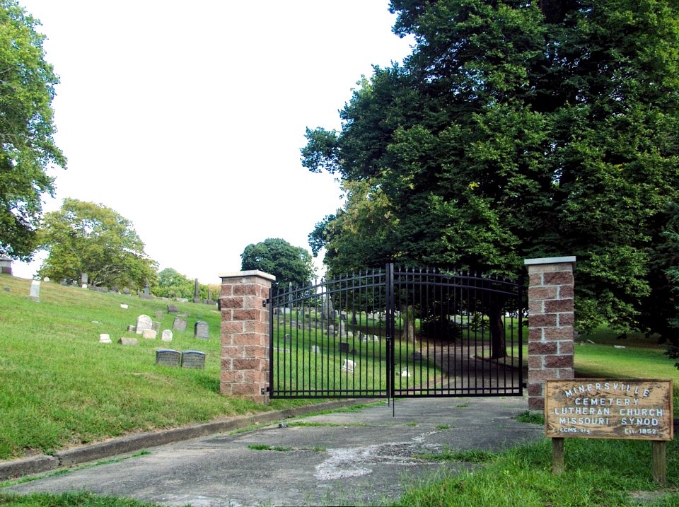 Gate, Minersville Cemetery, 2015-08-17, 01