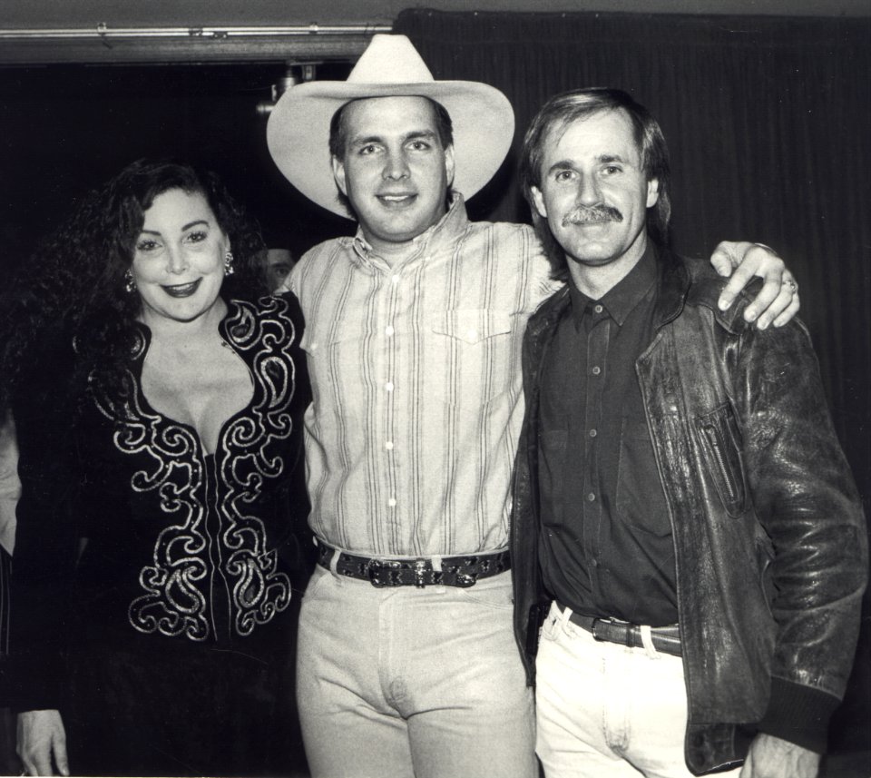 Garth Brooks with Jennie Frankel and John Ford Coley at the Country Music Awards