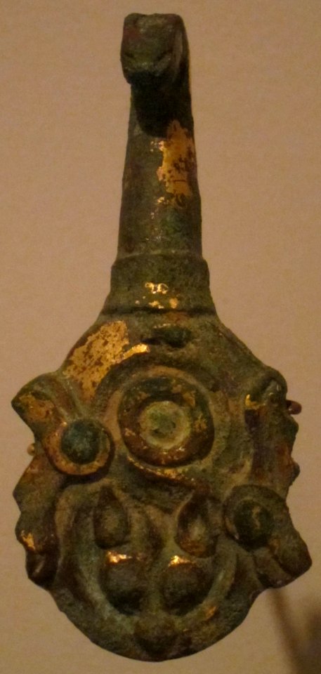 Garment hook with animal design, Warring States period, bronze, Honolulu Museum of Art