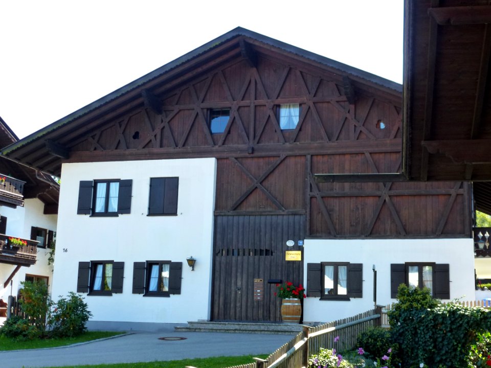 Garmisch-Ehem-Bauernhaus-Kreuzstr16