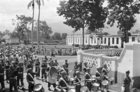 Garoet onder grote belangstelling van burgerlijke en militaire autoriteiten ver, Bestanddeelnr 1624-4-1