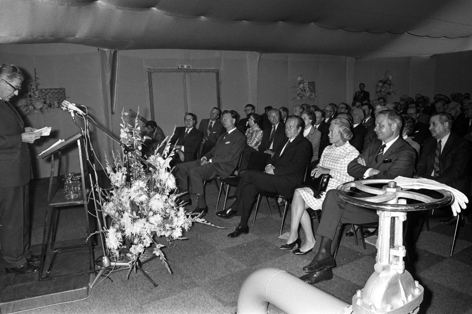 Gasten bij de opening van de fabriek, Bestanddeelnr 925-5873