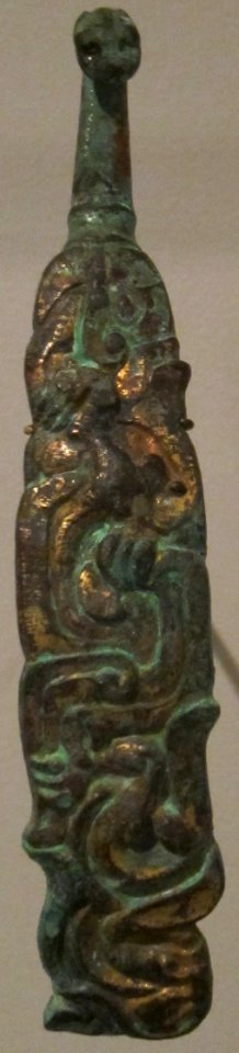 Garment hook with intertwined animals, Warring States period, bronze with gold and turquoise inlay, Honolulu Museum of Art