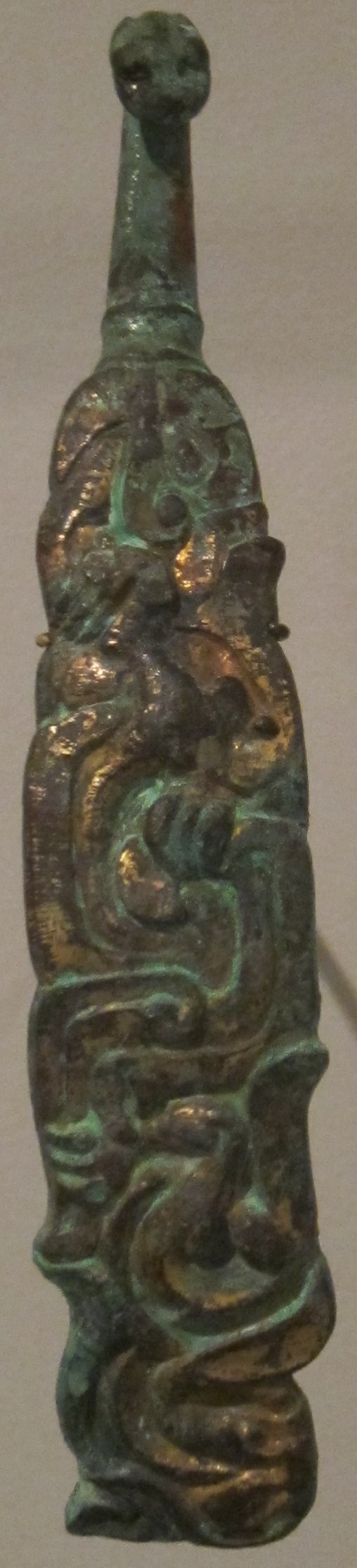 Garment hook with intertwined animals, Warring States period, bronze with gold and turquoise inlay, Honolulu Museum of Art