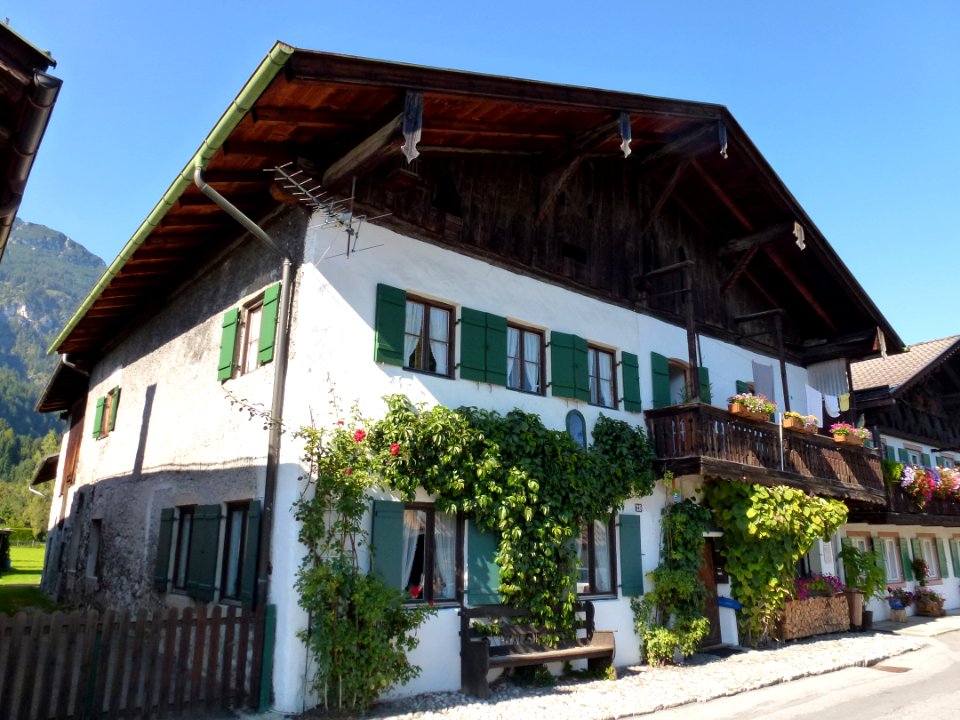 Garmisch-Bauernhaus-Frühlingsstr29-29a