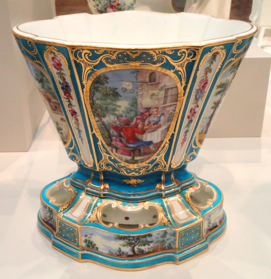 Garniture of Three Flower Vases, vase 3, c. 1761, Sèvres Porcelain Manufactory, painted by Andre-Vincent Veilliard - Art Institute of Chicago - DSC09455