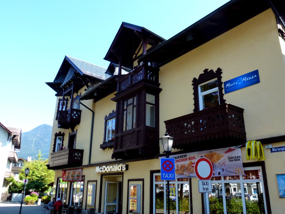 Garmisch-Wohnhaus-Marienplatz11