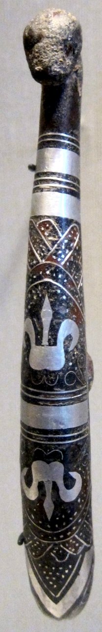 Garment hook with geometric and snakehead design from China, Warring States period, bronze and silver, Honolulu Academy of Arts
