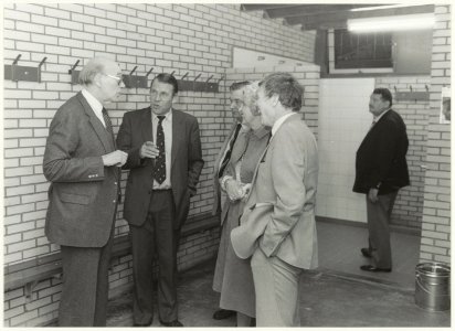 Gasten bij de opening van het nieuwe clubgebouw van de voetbalclub De Zandvoort meeuwen. NL-HlmNHA 54005762