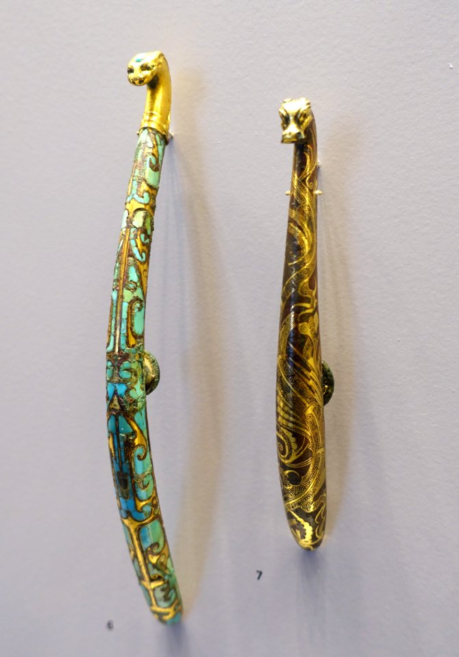 Garment hooks with Dragon Head (left) and Animal Head and Winged Dragon (right), China, Warring States period, bronze, gold, turquoise - Arthur M. Sackler Museum, Harvard University - DSC00755