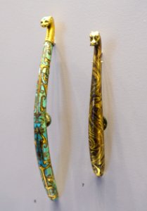 Garment hooks with Dragon Head (left) and Animal Head and Winged Dragon (right), China, Warring States period, bronze, gold, turquoise - Arthur M. Sackler Museum, Harvard University - DSC00755