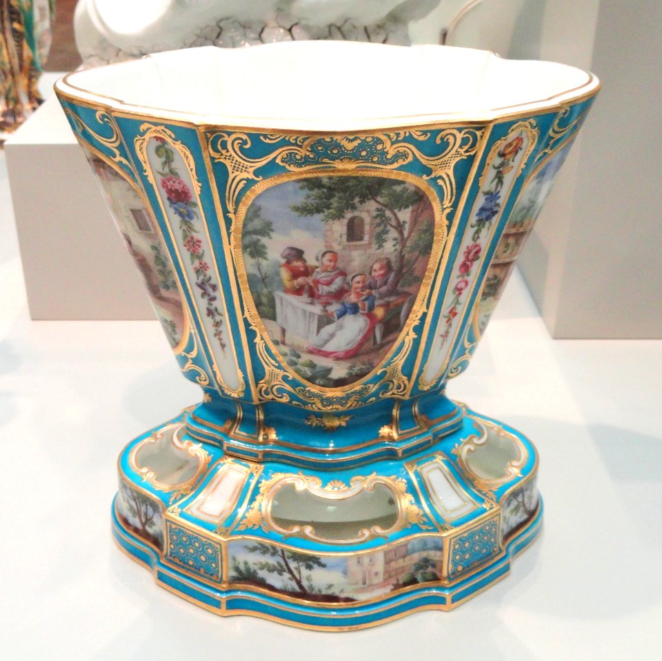 Garniture of Three Flower Vases, vase 1, c. 1761, Sèvres Porcelain Manufactory, painted by Andre-Vincent Veilliard - Art Institute of Chicago - DSC09453
