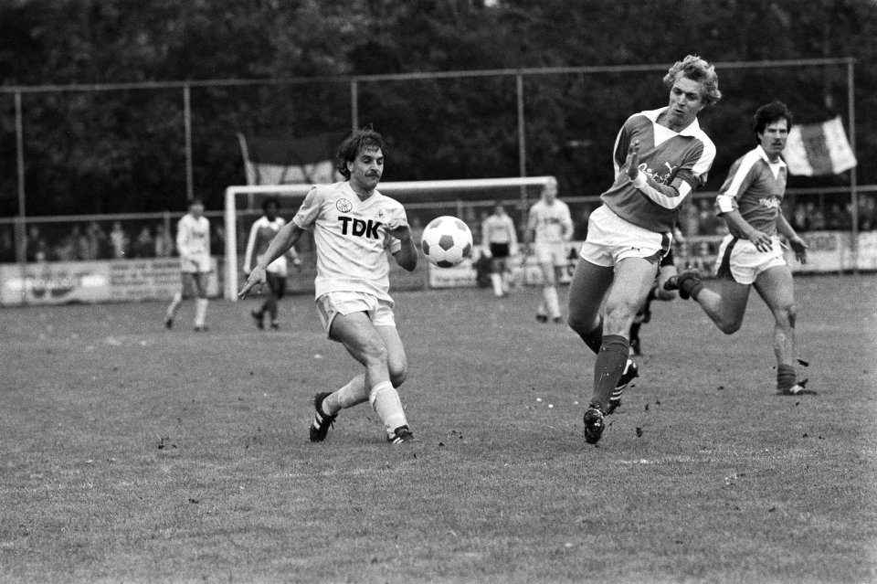 Gasselich (l) in duel met HOV-ers, Bestanddeelnr 932-7263