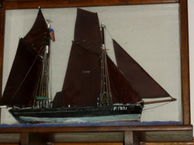 Ganzeville (Seine-Mar.) église, bateau ex-voto 01
