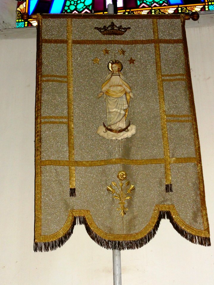 Ganzeville (Seine-Mar.) église, bannière de procession 01