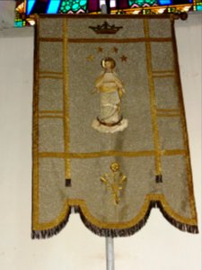 Ganzeville (Seine-Mar.) église, bannière de procession 01