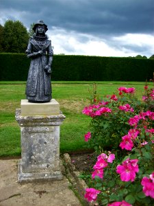 Garden statue, Batemans