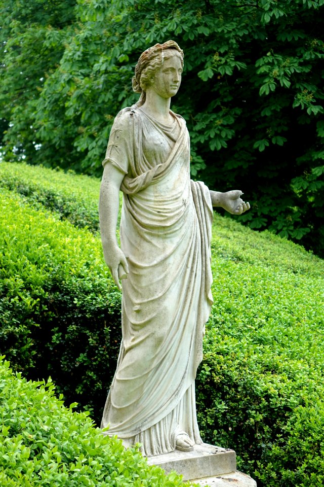 Garden sculpture - Waddesdon Manor - Buckinghamshire, England - DSC07588