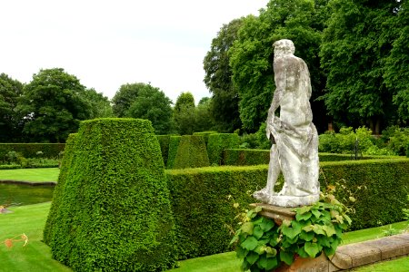 Garden figure - Renishaw Hall - Derbyshire, England - DSC02221