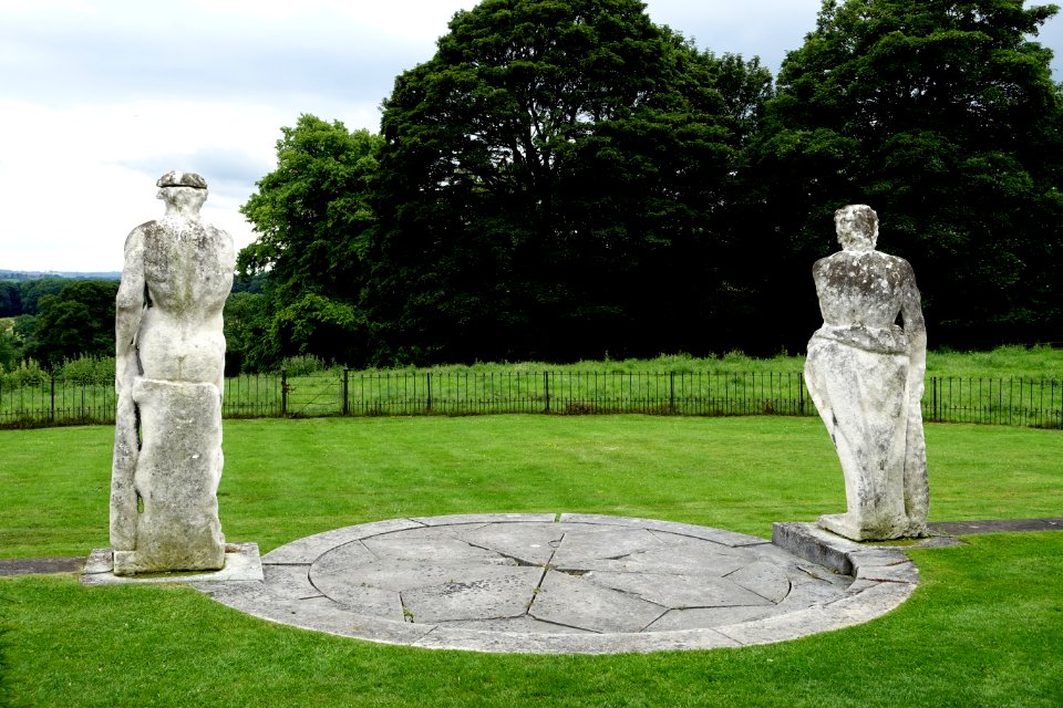 Garden figures - Renishaw Hall - Derbyshire, England - DSC02245