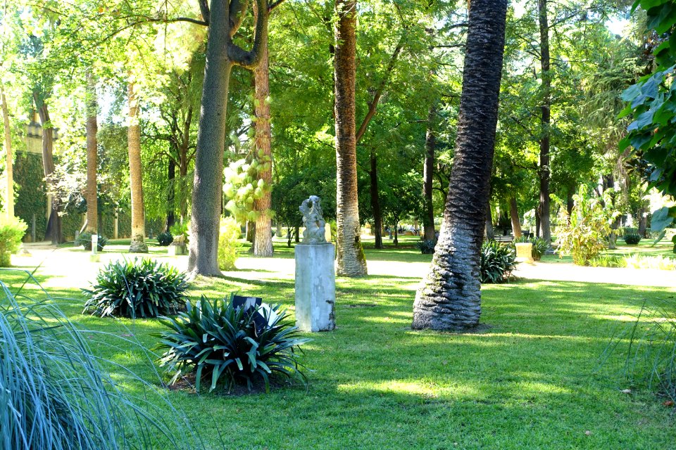 Garden scene - Alcázar of Seville, Spain - DSC07526