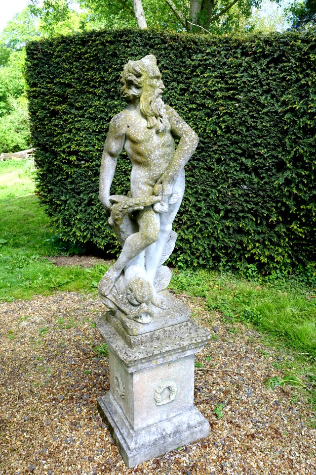 Garden sculpture - Rushton Hall - Northamptonshire, England - DSC09342DSC09379