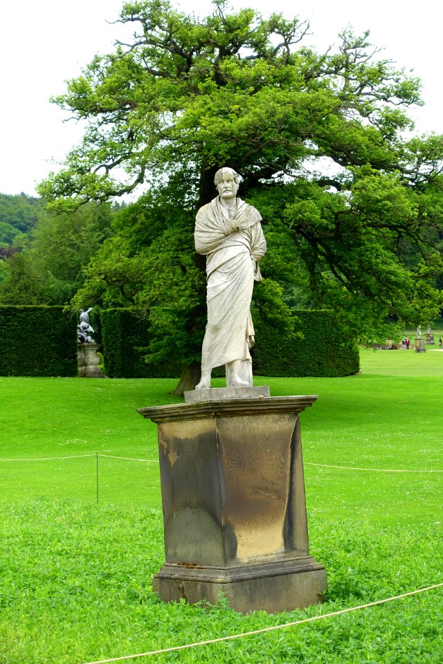 Garden sculpture - Chatsworth House - Derbyshire, England - DSC03542
