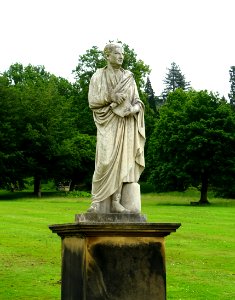 Garden sculpture - Chatsworth House - Derbyshire, England - DSC03564