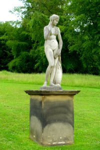 Garden sculpture - Chatsworth House - Derbyshire, England - DSC03574