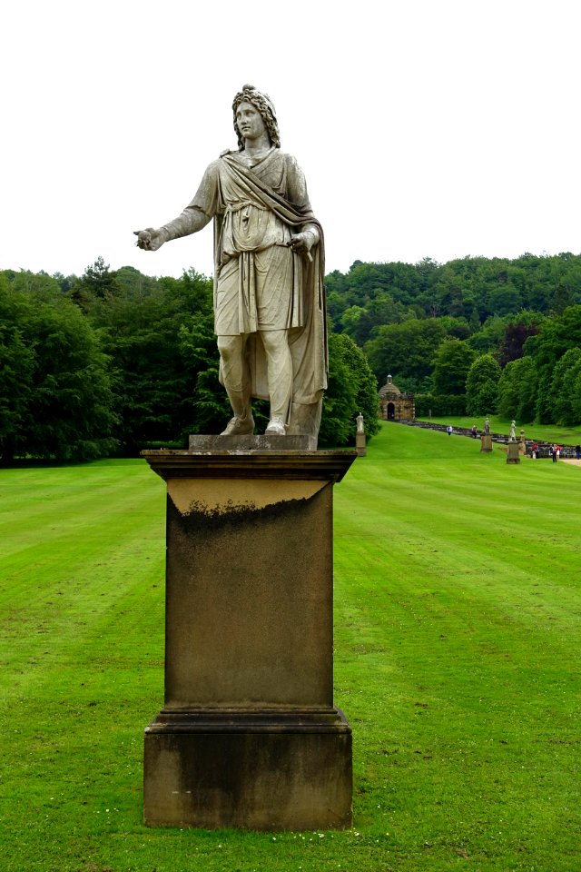 Garden sculpture - Chatsworth House - Derbyshire, England - DSC03556