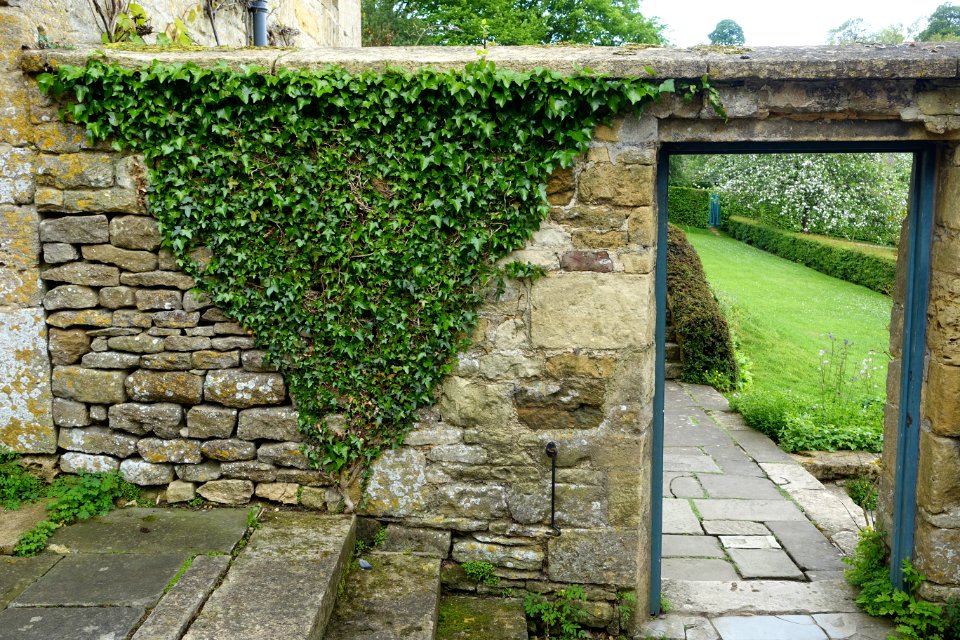 Garden detail - Snowshill Manor - Gloucestershire, England - DSC09631