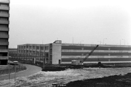 Garage in Bijlmermeer met protest tegen parkeergeld, Bestanddeelnr 925-3454